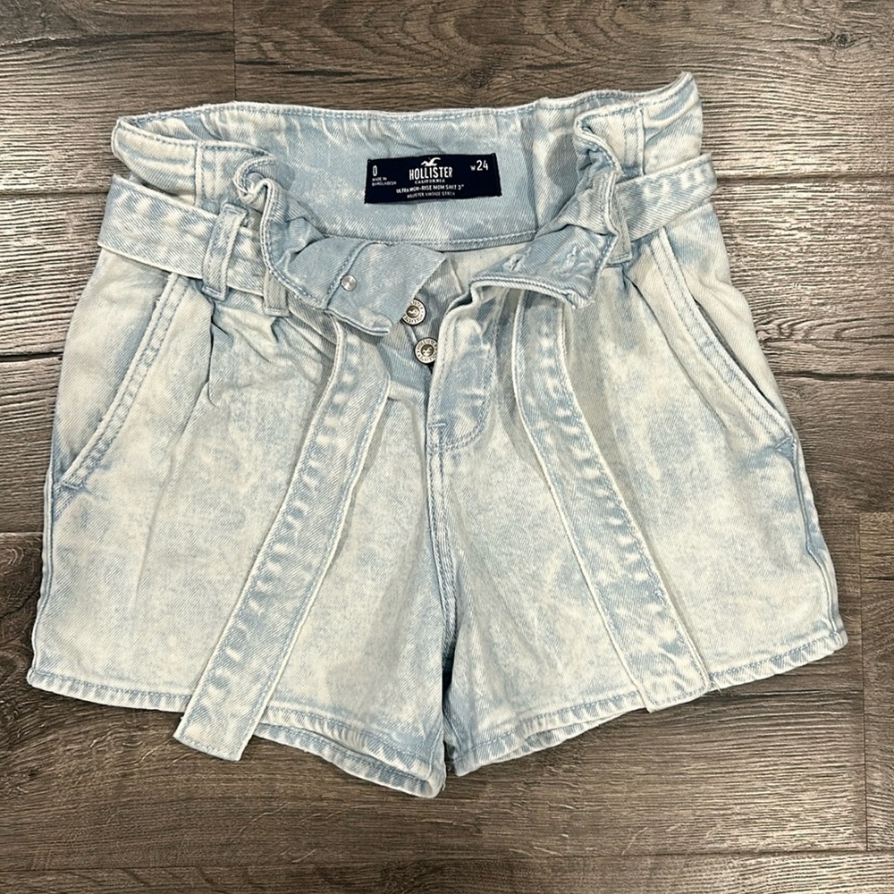 Hollister mom jean shorts 3”